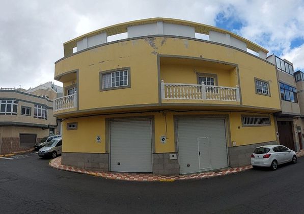 Foto 1 de Casa adosada en venta en Tamaraceite de 4 habitaciones con terraza y garaje