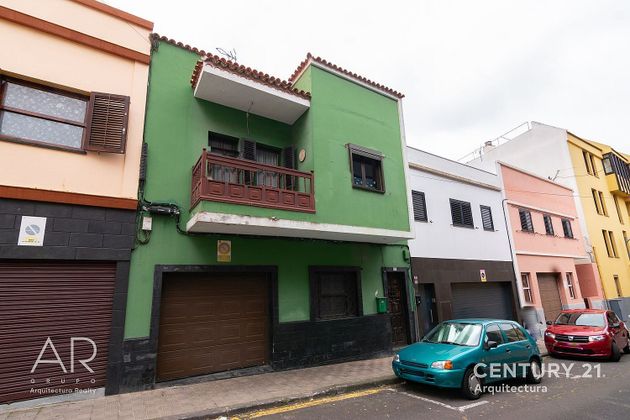 Foto 2 de Casa adosada en venta en San Cristóbal de La Laguna - La Vega - San Lázaro de 5 habitaciones con garaje y balcón