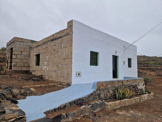 Foto 1 de Casa rural en venta en Arico de 4 habitaciones con terraza y jardín