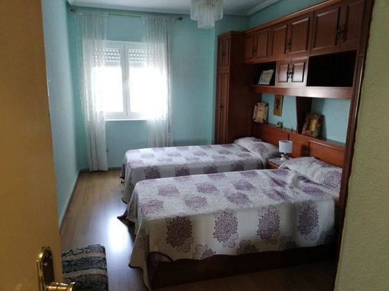 Foto 1 de Pis en venda a Trobajo del Camino de 3 habitacions amb calefacció i ascensor