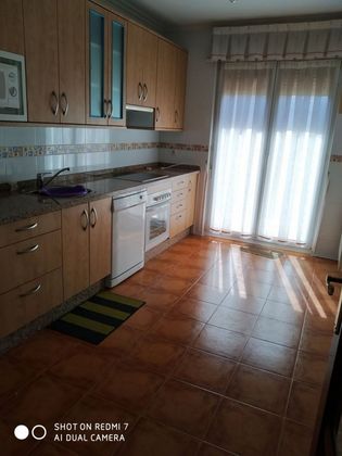 Foto 2 de Casa adossada en venda a Trobajo del Camino de 4 habitacions amb garatge i calefacció