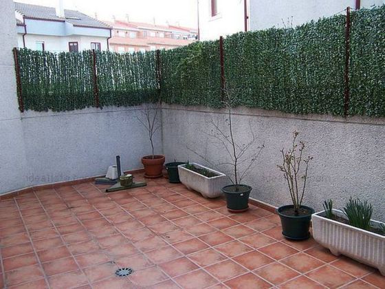 Foto 1 de Venta de casa adosada en Villares de la Reina de 4 habitaciones con terraza y garaje