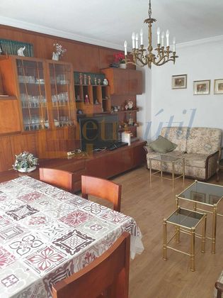 Foto 2 de Pis en lloguer a Centro - Salamanca de 4 habitacions amb mobles i balcó