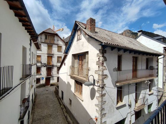 Foto 1 de Casa en venda a calle Fincas de 5 habitacions amb balcó i calefacció