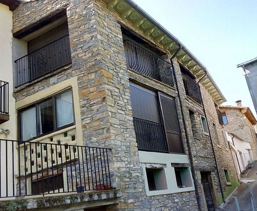 Foto 1 de Casa adossada en venda a calle Morillo de Monclus de 6 habitacions amb terrassa i piscina