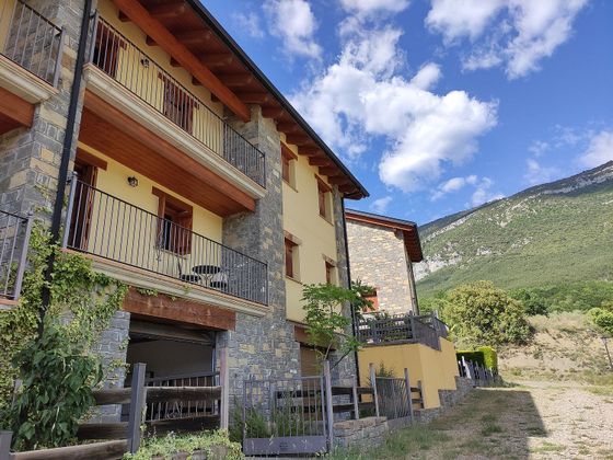 Foto 1 de Casa adossada en venda a calle Ainsa de 2 habitacions amb terrassa i garatge