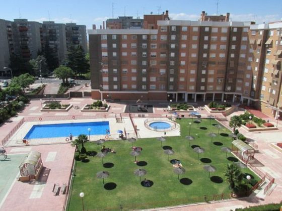 Foto 1 de Pis en venda a Suroeste - Zona Hospital en Móstoles de 3 habitacions amb piscina i garatge