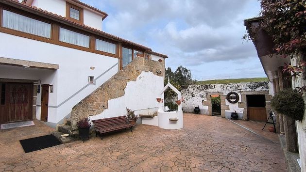 Foto 1 de Casa en venda a calle Fonte Do Souto de 5 habitacions amb terrassa i garatge