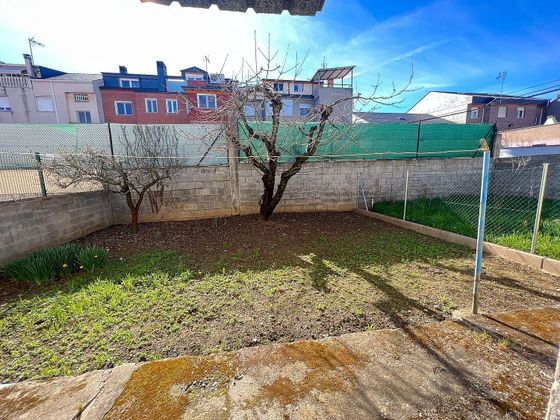 Foto 2 de Casa rural en venda a calle Valiña de 5 habitacions amb jardí i calefacció