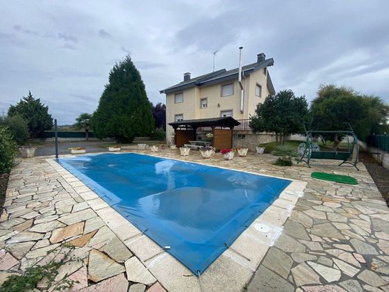 Foto 2 de Xalet en venda a Cacabelos de 5 habitacions amb terrassa i piscina