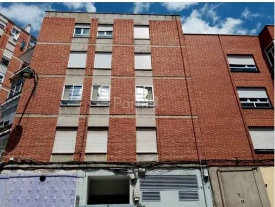 Foto 1 de Venta de piso en calle De Laureano Díez Canseco de 3 habitaciones con terraza y calefacción