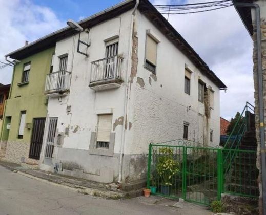 Foto 1 de Casa en venda a calle Ramon Vuelta de 3 habitacions amb piscina