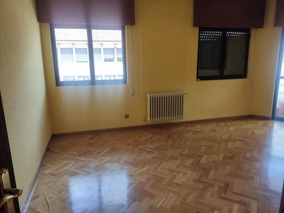 Foto 2 de Venta de piso en calle Santiago de 4 habitaciones con calefacción y ascensor