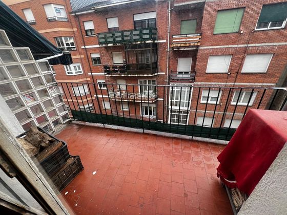 Foto 1 de Venta de piso en calle Sitio Numancia de 3 habitaciones con terraza y balcón