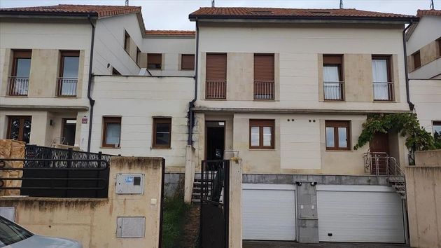Foto 2 de Casa en venda a Sariegos de 4 habitacions amb garatge i jardí