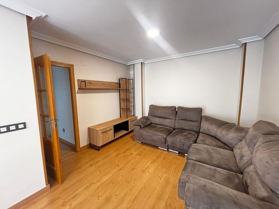 Foto 1 de Piso en alquiler en Centro - Ponferrada de 3 habitaciones con muebles y calefacción
