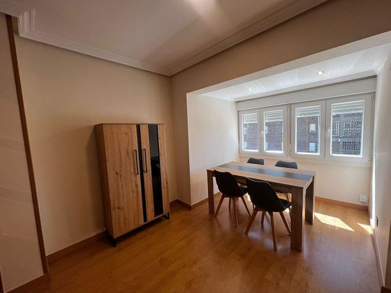 Foto 2 de Piso en alquiler en Centro - Ponferrada de 3 habitaciones con muebles y calefacción