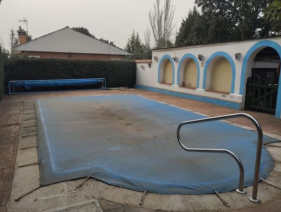 Foto 1 de Xalet en venda a Valdeaveruelo de 4 habitacions amb piscina i jardí