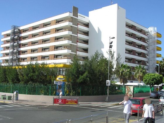 Foto 1 de Alquiler de piso en avenida De Italia de 1 habitación con terraza y piscina