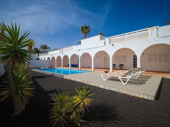 Foto 1 de Chalet en venta en Punta Calero de 6 habitaciones con terraza y piscina