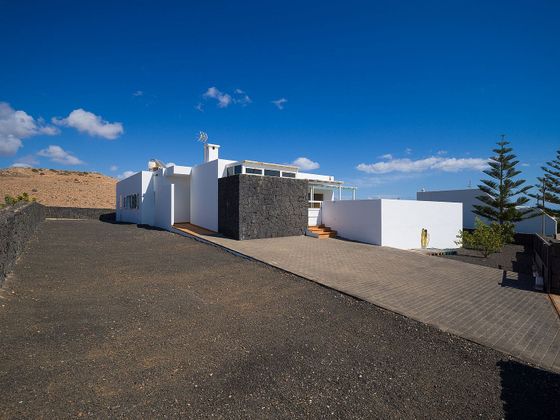 Foto 2 de Xalet en venda a Tías pueblo de 3 habitacions amb terrassa i piscina