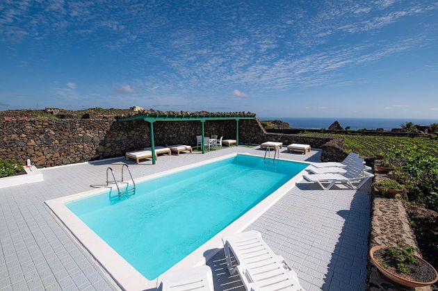 Foto 1 de Casa en venda a calle Haría de 2 habitacions amb terrassa i piscina