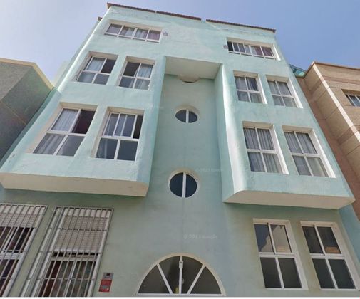 Foto 1 de Ático en venta en Vecindario-Los Llanos de 3 habitaciones con terraza y garaje
