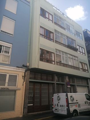 Foto 1 de Pis en venda a Alcaravaneras de 4 habitacions amb balcó