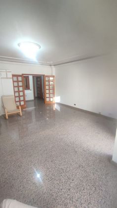 Foto 2 de Venta de piso en calle Don Pio Coronado de 1 habitación y 96 m²