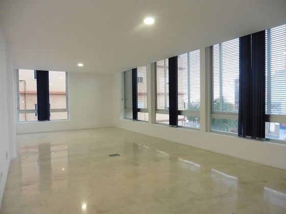 Foto 2 de Oficina en venda a La Cuesta - Gracia - Finca España amb garatge i aire acondicionat