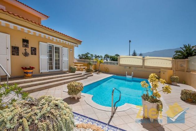 Foto 2 de Xalet en venda a calle Trainera de 4 habitacions amb terrassa i piscina