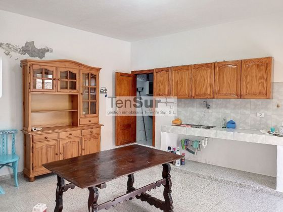 Foto 1 de Casa adosada en venta en Arico de 4 habitaciones con terraza y garaje