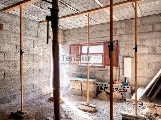 Foto 2 de Casa en venta en Arico con terraza y garaje
