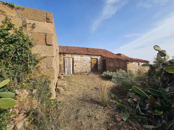Foto 1 de Venta de casa rural en Granadilla de Abona ciudad de 2 habitaciones con jardín
