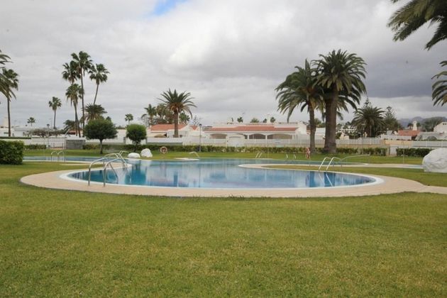 Foto 1 de Casa adosada en alquiler en avenida De Gran Canaria de 2 habitaciones con piscina y jardín
