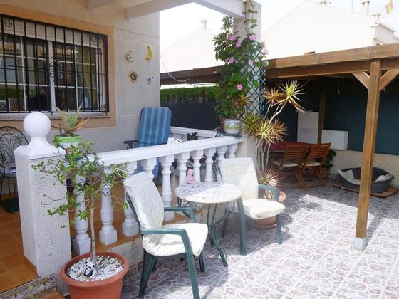 Foto 2 de Casa adosada en venta en Playa de los Locos de 3 habitaciones con terraza y piscina