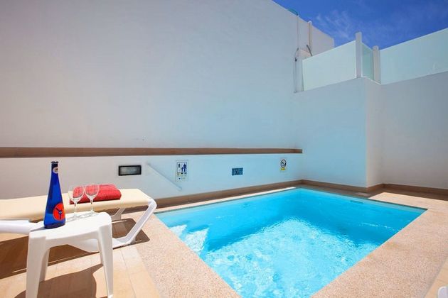 Foto 2 de Xalet en venda a calle Geiser de 6 habitacions amb terrassa i piscina
