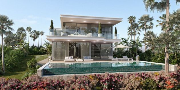 Foto 1 de Xalet en venda a Cabo Pino - Reserva de Marbella de 5 habitacions amb terrassa i piscina