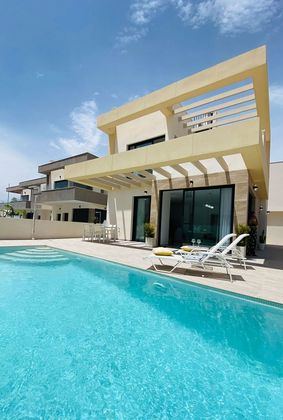 Foto 1 de Chalet en venta en calle Salinas Luxury Villas de 3 habitaciones con terraza y piscina