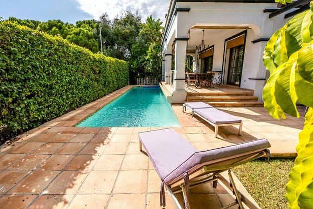 Foto 2 de Xalet en venda a Los Jardines de Marbella - La Ermita de 5 habitacions amb terrassa i piscina