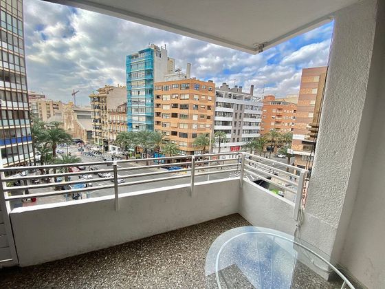 Foto 1 de Pis en lloguer a calle Diaz Moreu de 3 habitacions amb terrassa i mobles