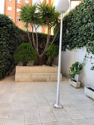 Foto 2 de Pis en venda a avenida Deportista Miriam Blasco de 4 habitacions amb terrassa i piscina