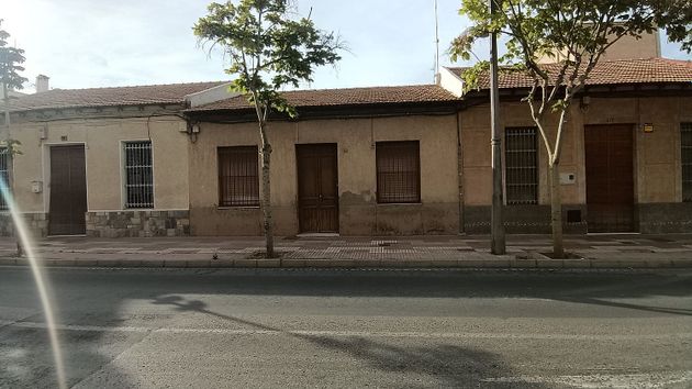 Foto 1 de Casa adossada en venda a calle Poeta Miguel Hernandez de 4 habitacions amb jardí