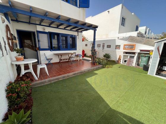 Foto 2 de Casa adosada en venta en Playa Blanca de 2 habitaciones con terraza y jardín