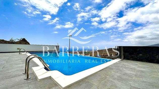 Foto 2 de Venta de chalet en Costa Adeje de 4 habitaciones con terraza y piscina