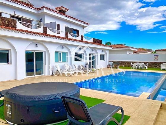 Foto 2 de Casa en venda a Costa Blanca - Las Galletas de 7 habitacions amb terrassa i piscina
