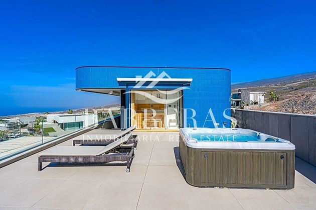 Foto 1 de Chalet en venta en Playa de San Juan de 5 habitaciones con terraza y piscina