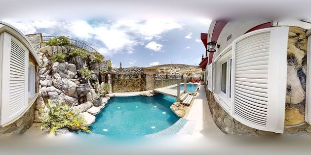 Foto 1 de Xalet en venda a calle Nayra de 3 habitacions amb terrassa i piscina