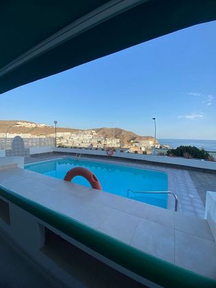 Foto 1 de Alquiler de piso en avenida De Veneguera de 1 habitación con terraza y piscina