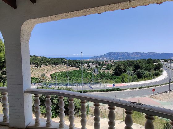 Foto 1 de Venta de chalet en calle Puig Campana de 3 habitaciones con terraza y piscina